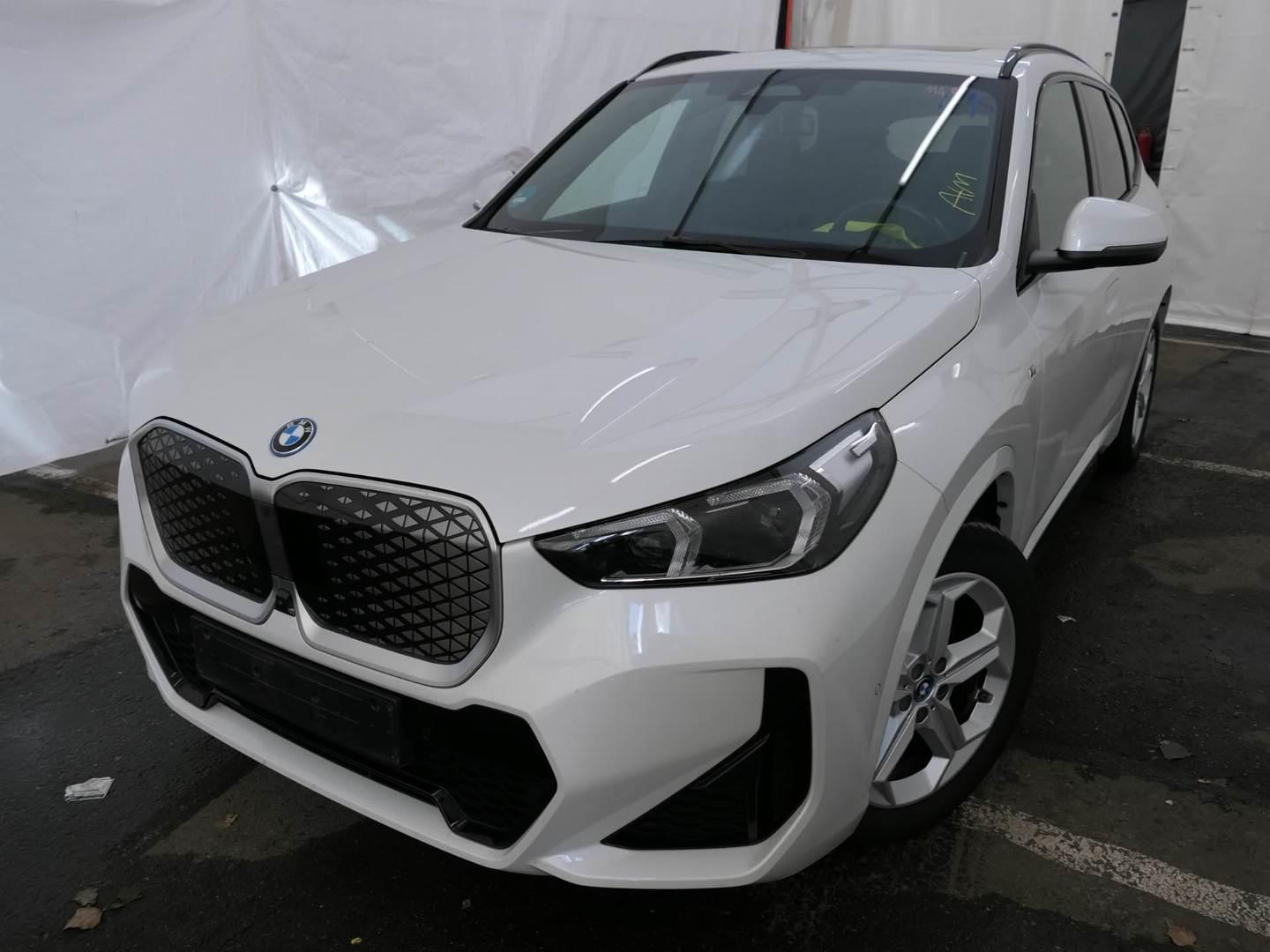 BMW iX1 30 xDr. M-SPORT+LEDER+PANO+HUD+SHZ+HIFI+AHK