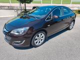 Opel Astra 1.6 Turbo Exklusiv AUTOMATIK, 4-Türer - Opel Astra Exklusiv mit Benzin-Antrieb
