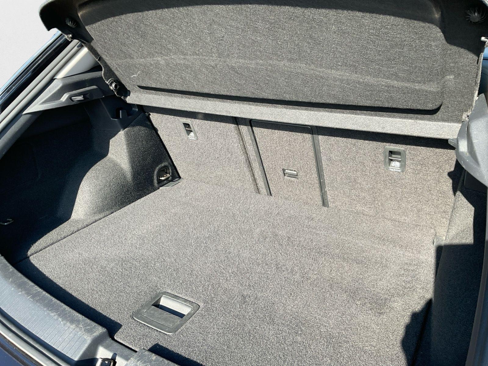 Volkswagen T-Roc 1.0 TSI Style KAMERA LED SITZHZG ALLWETTER