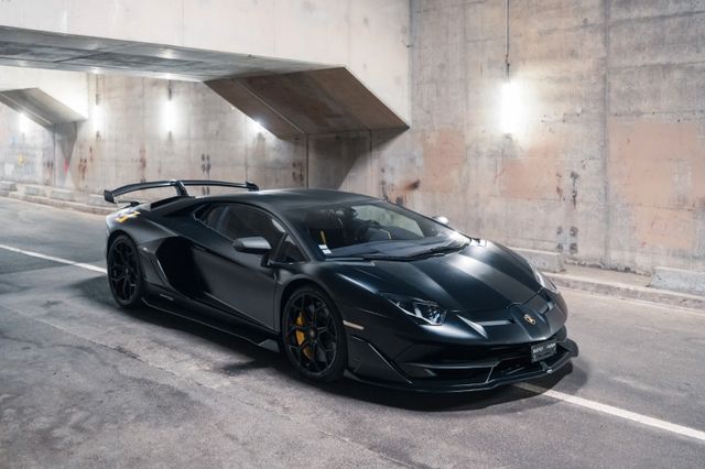 LAMBORGHINI Aventador