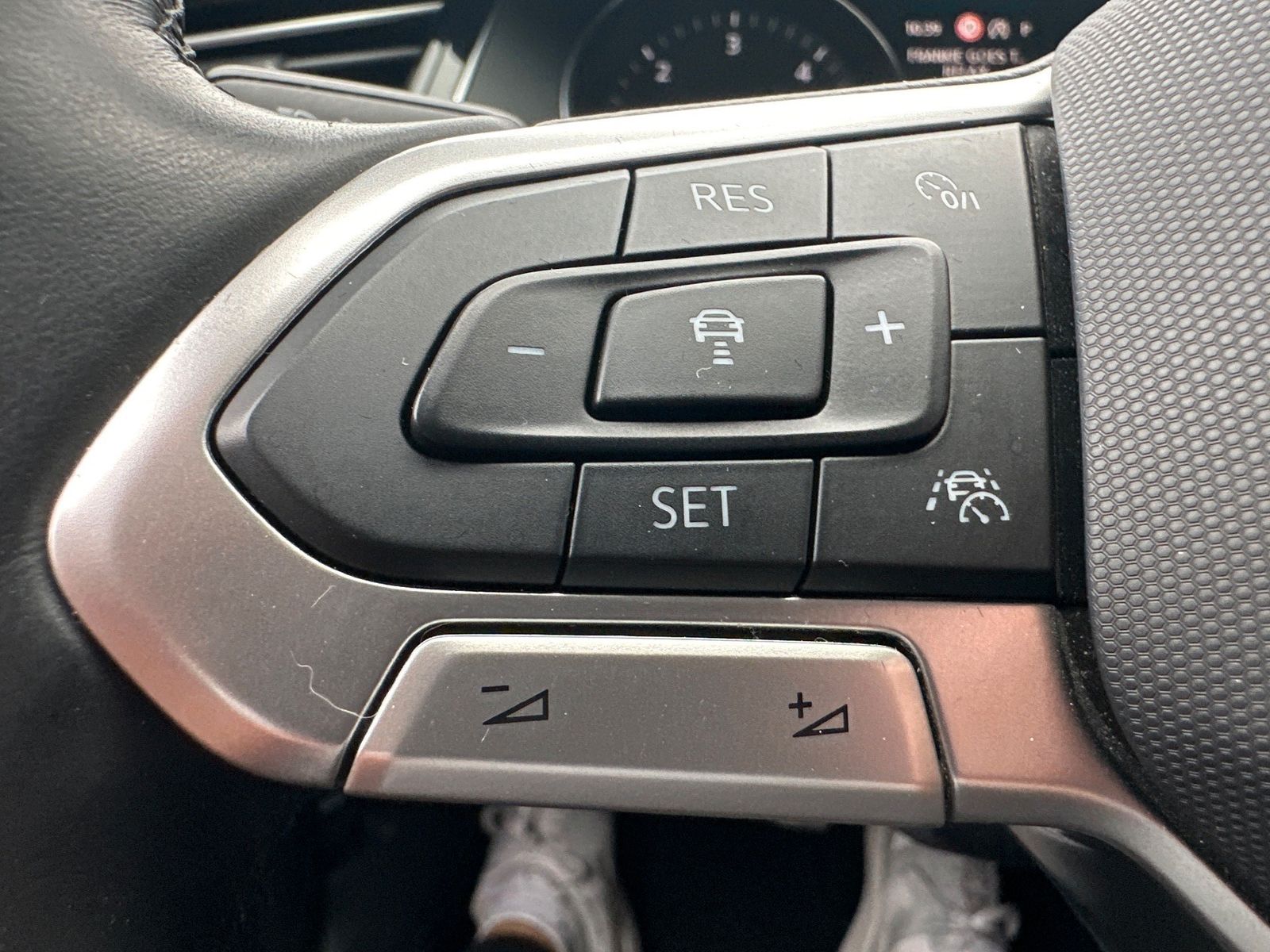 Fahrzeugabbildung Volkswagen Passat Variant 2.0 TDI DSG Business NAV+LED+AHK