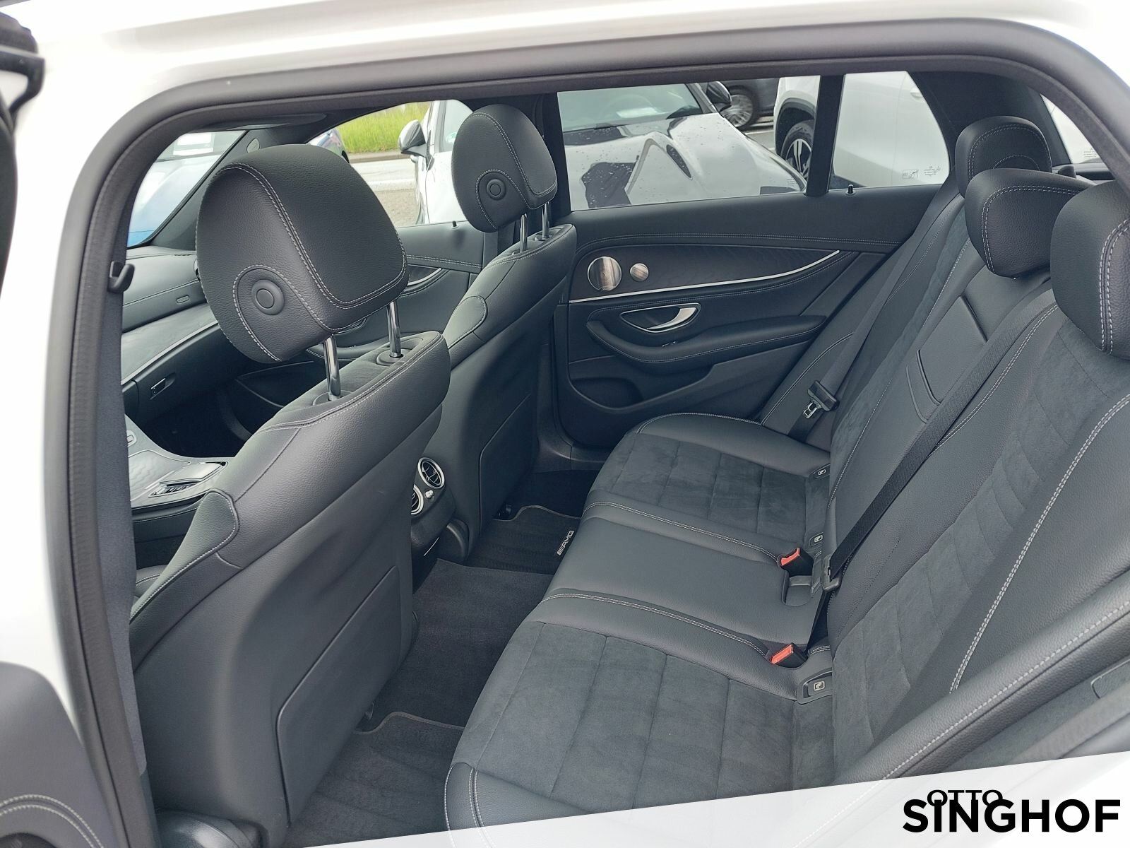 Fahrzeugabbildung Mercedes-Benz E 220 d T 4matic AMG Pano+AHK+Airmatic+dynam.LED