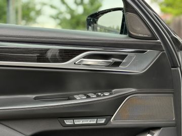 BMW 750 - 11