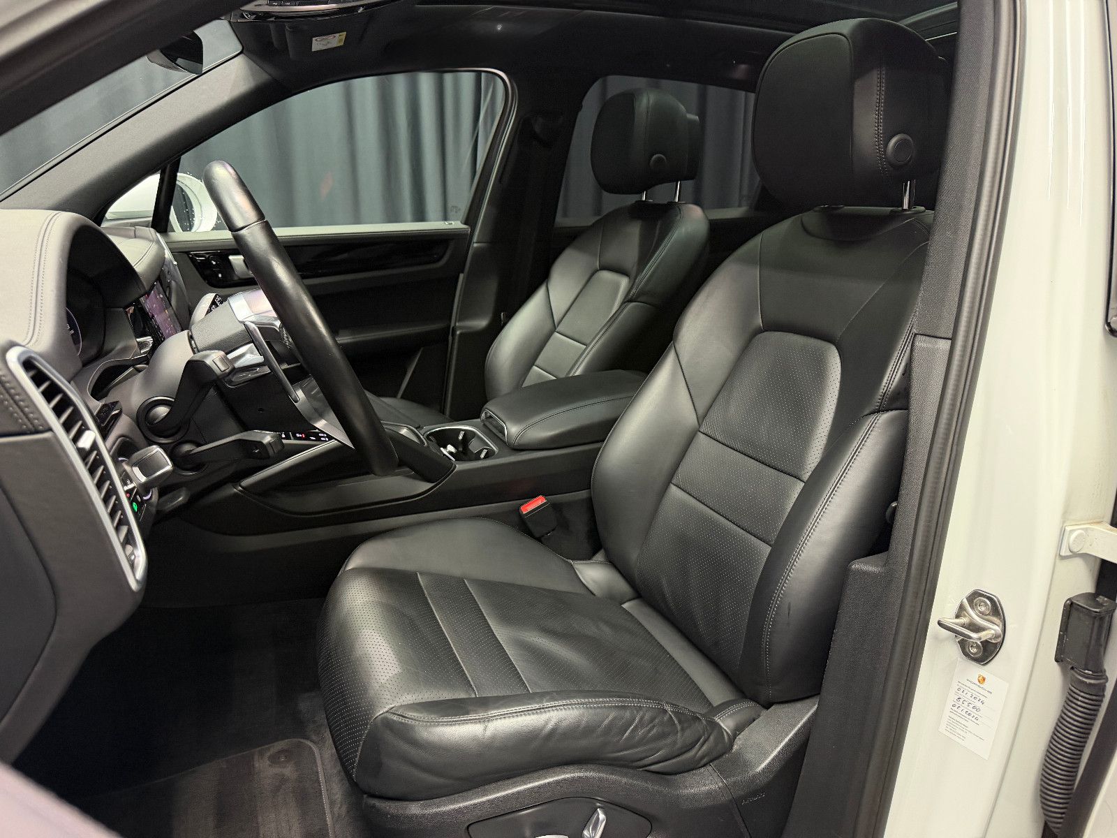 Fahrzeugabbildung Porsche Cayenne E-Hybrid|PANORAMA|SPORT-CHRONO|ACC