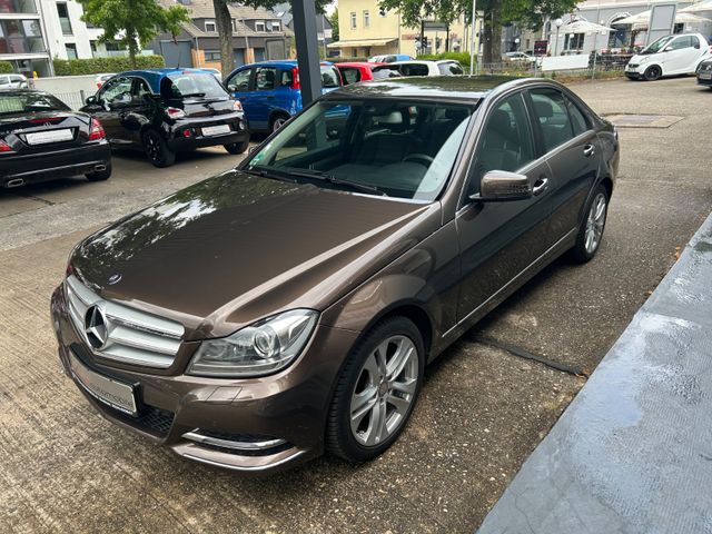 Fahrzeugabbildung Mercedes-Benz C 180 Avantgarde Auto.+AHK+Navi+Xenon+Teilleder+