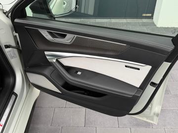 2024 AUDI RS6 — миниатюра 23