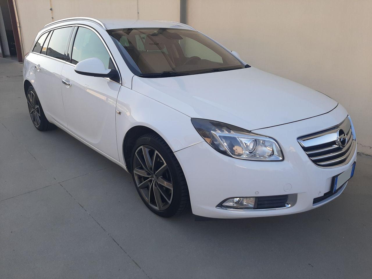 Opel Insignia 2010 — engine 1.998 cm³, 220 HP (162kW)