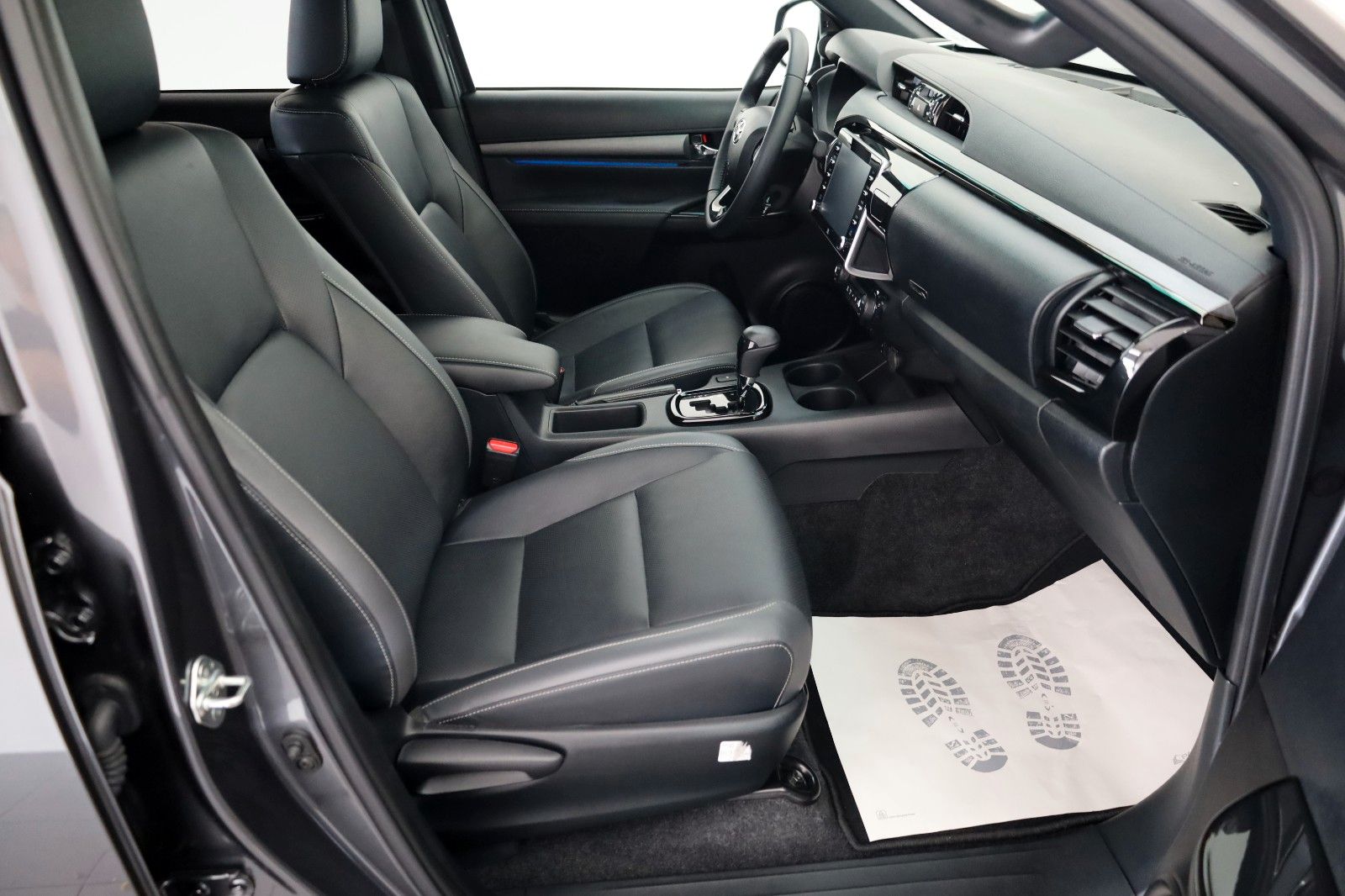 Fahrzeugabbildung Toyota Hilux 2.8 D-4D Invincible,Leder,ACC,Rollo,AHK