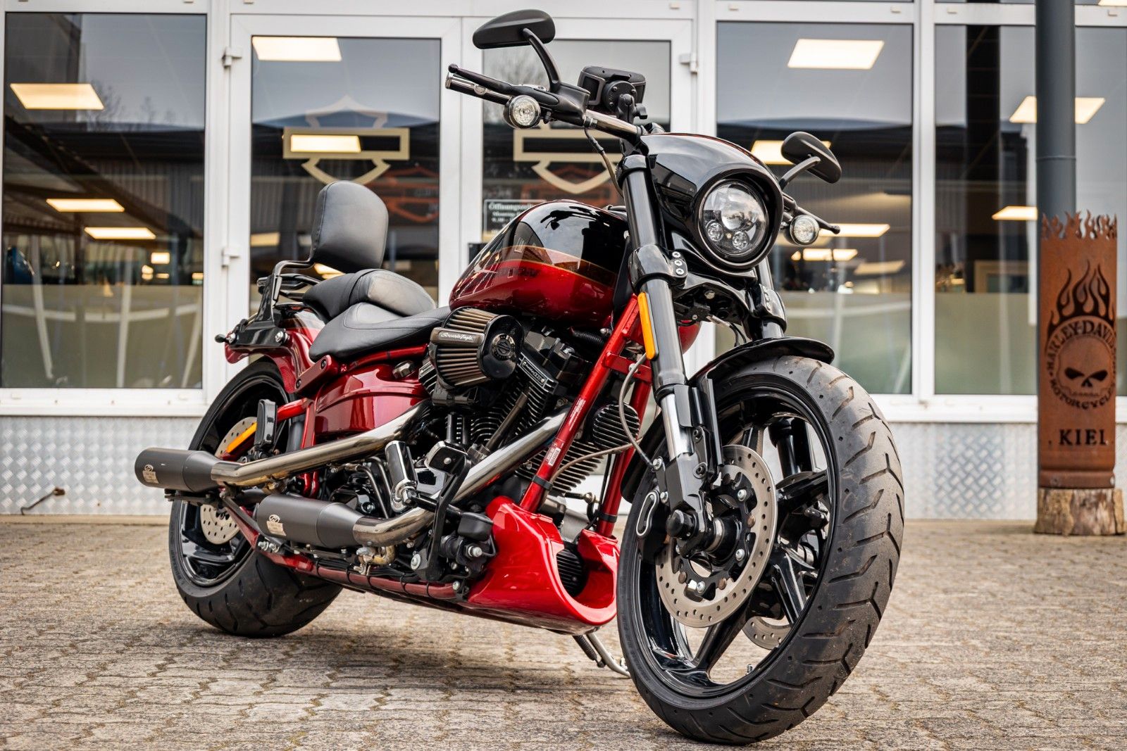 Fahrzeugabbildung Harley-Davidson FXSE CVO Pro Street Breakout - Jekill & Hyde