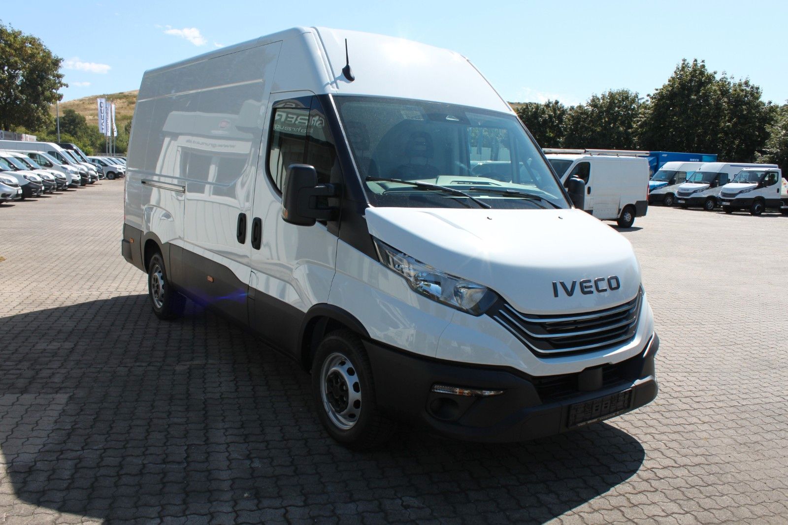 Fahrzeugabbildung Iveco Daily 3,0 Autom. Airline/Boden/Verkleidung