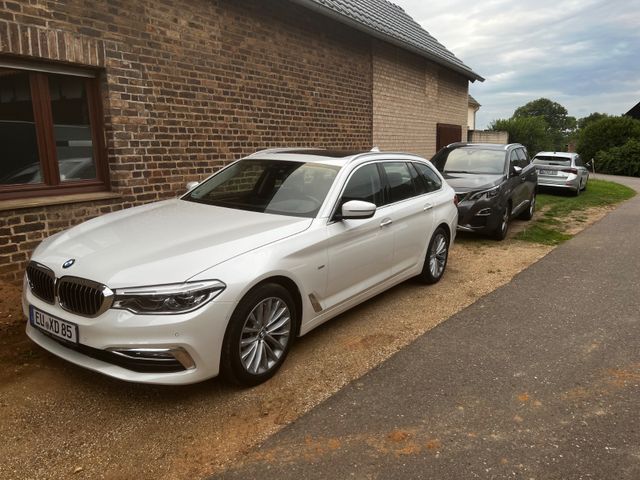 BMW 520d xDrive Touring A Luxury Line Luxury Line