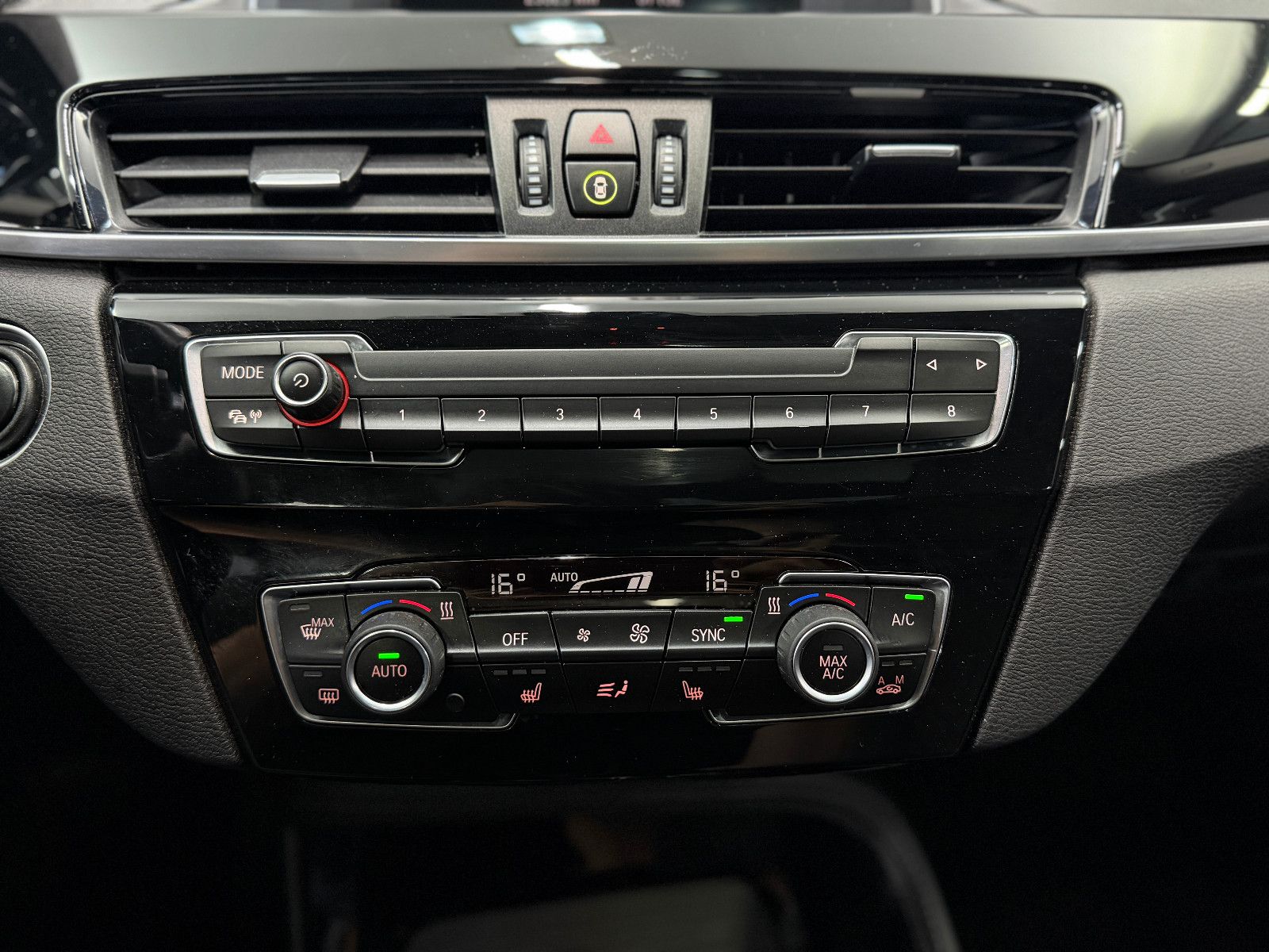 Fahrzeugabbildung BMW X1 xDrive 20 d xLine|AHK|PANO|PDC|NAVI|AUTOMATIK