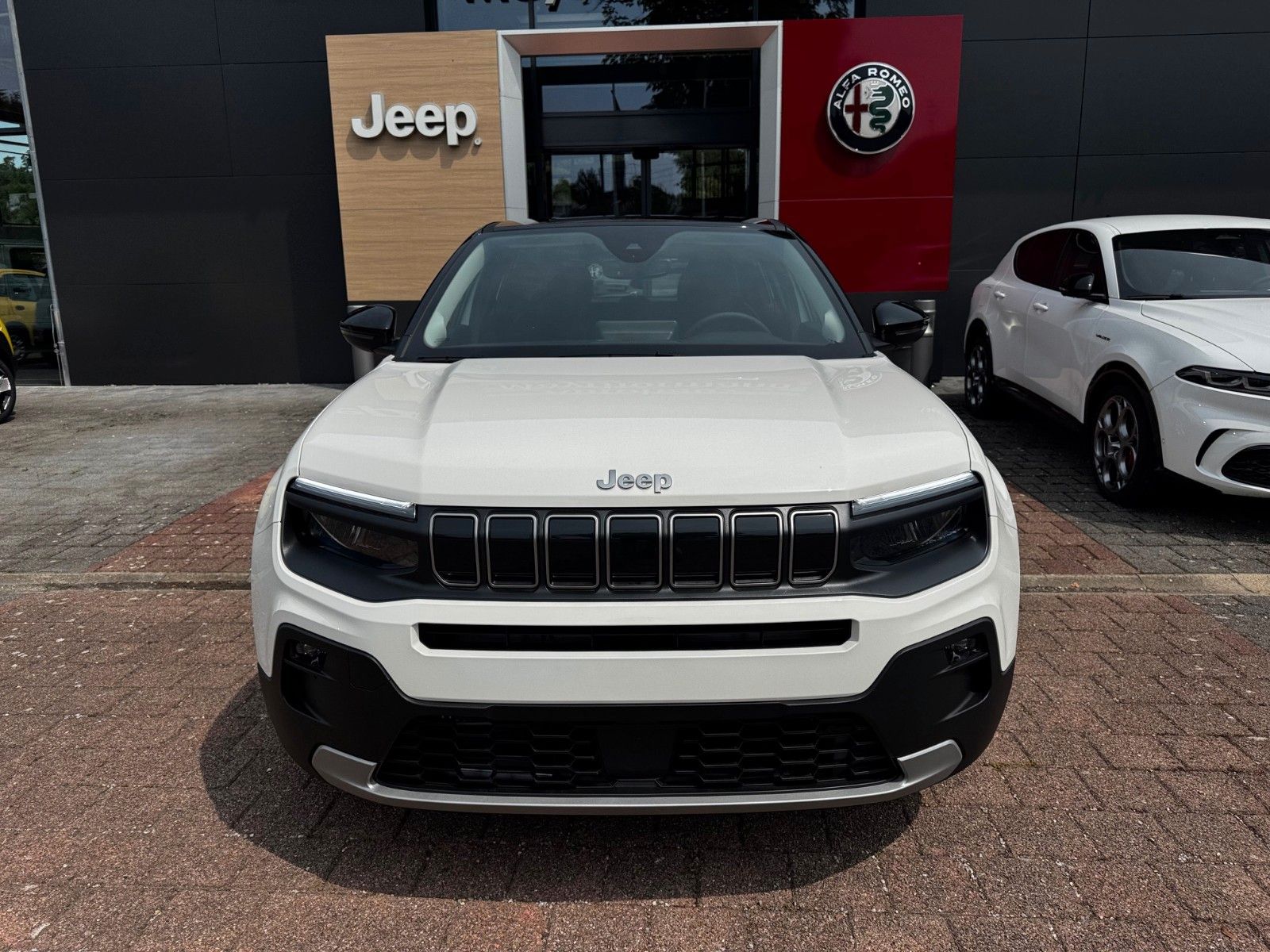 Fahrzeugabbildung Jeep Avenger 1.2 Altitude Benziner NAVI KAMERA SITZHG