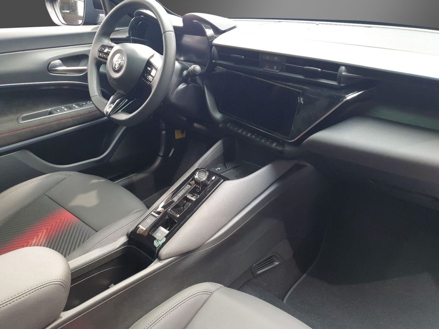 Fahrzeugabbildung Alfa Romeo Junior Elettrica VELOCE  280 PS voll Top Deal