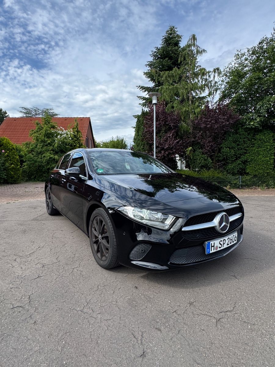 MERCEDES-BENZ A 180 -