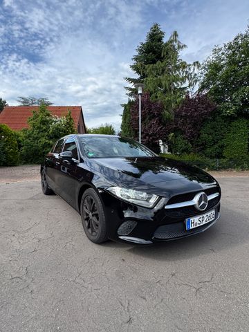 MERCEDES-BENZ A 180 -