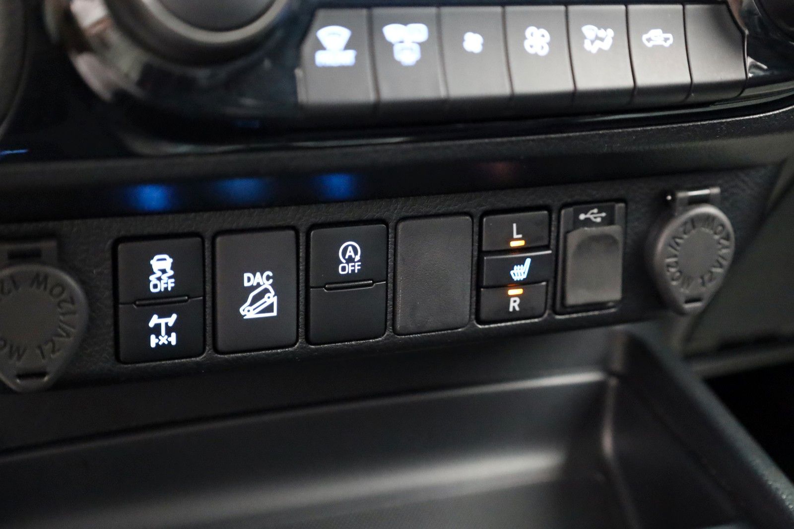 Fahrzeugabbildung Toyota Hilux 2.8 Comfort 4x4,Kamera,HardTop,CarPlay,AHK