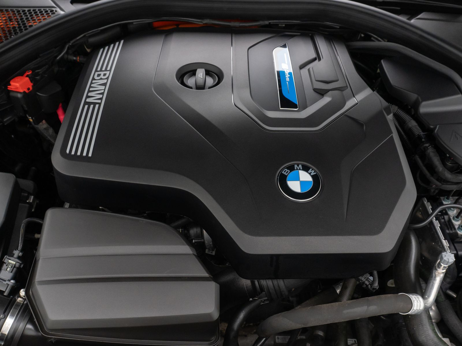 Fahrzeugabbildung BMW 330e xD ACC HUD Kamera DAB Alarm Panorama 19Zoll