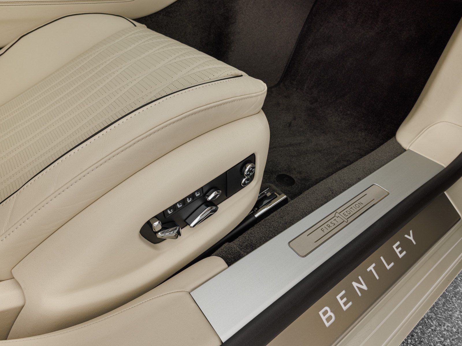 Bentley Flying Spur V8 / First Edition foto 22
