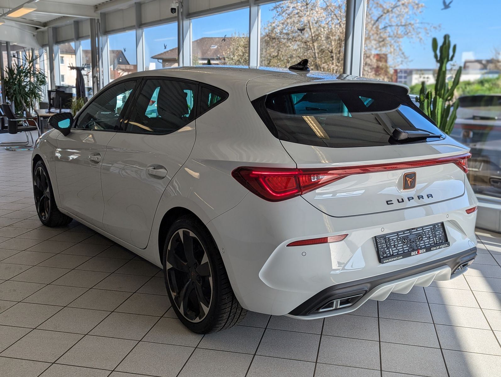 Fahrzeugabbildung CUPRA Leon 1.5 TSI DSG ACC Full-Link Matrix Navi Cam