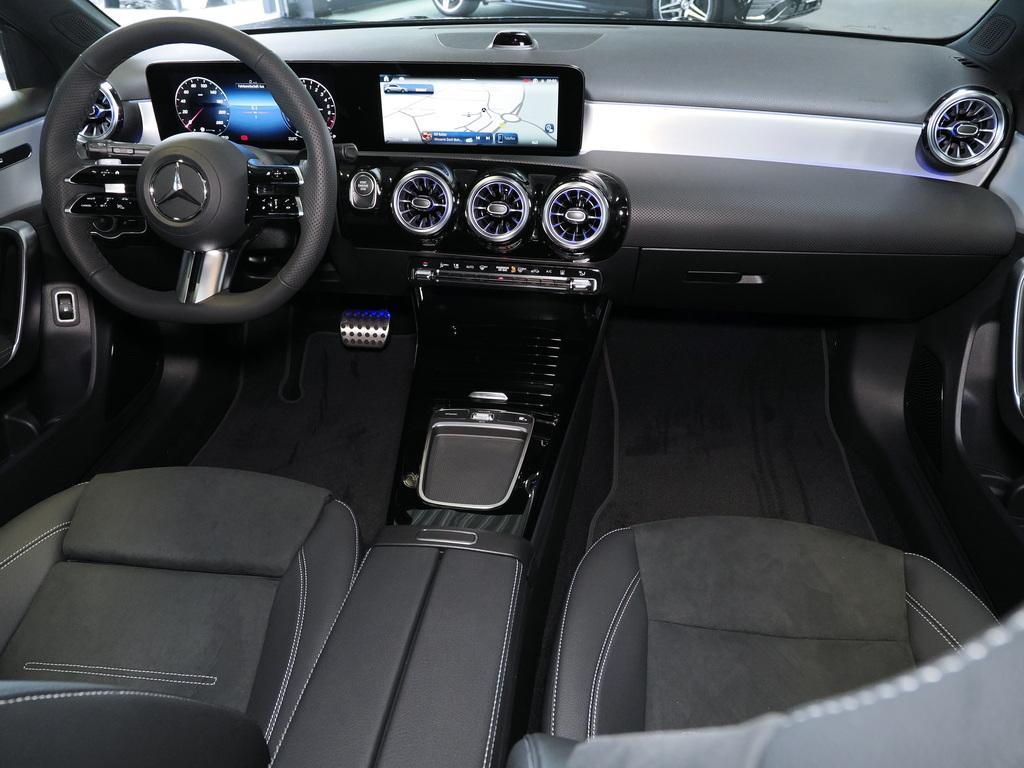 Mercedes-Benz A 250 e AMG NIGHT PANO MULTIBEAM DISTRONIC 360°
