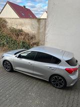 Ford Focus mit 40.000km! - Ford Focus mit Benzin-Antrieb: Kleinwagen, Automatik