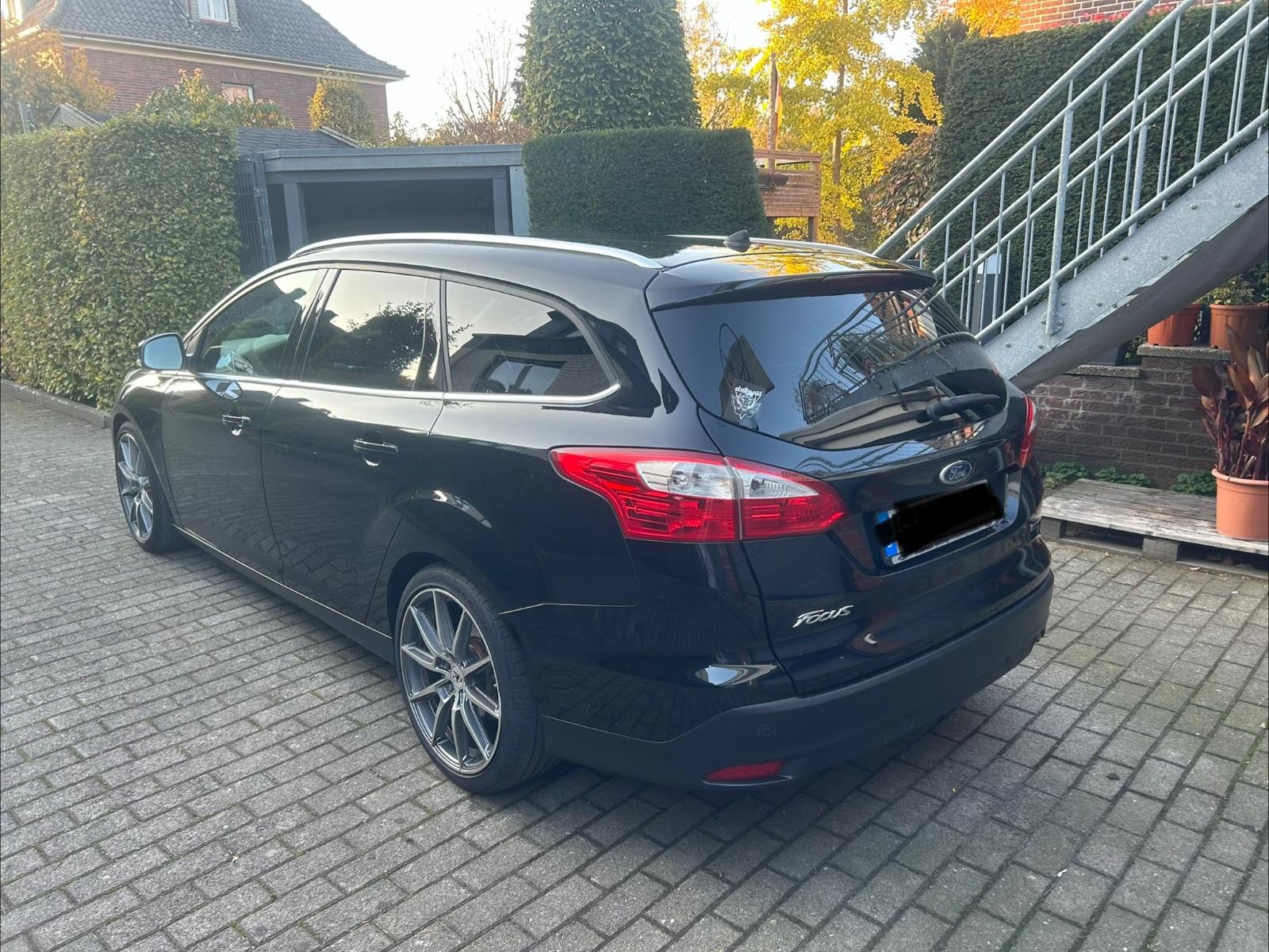 Ford Focus 2013 — engine 1.596 cm³, 182 HP (134kW)