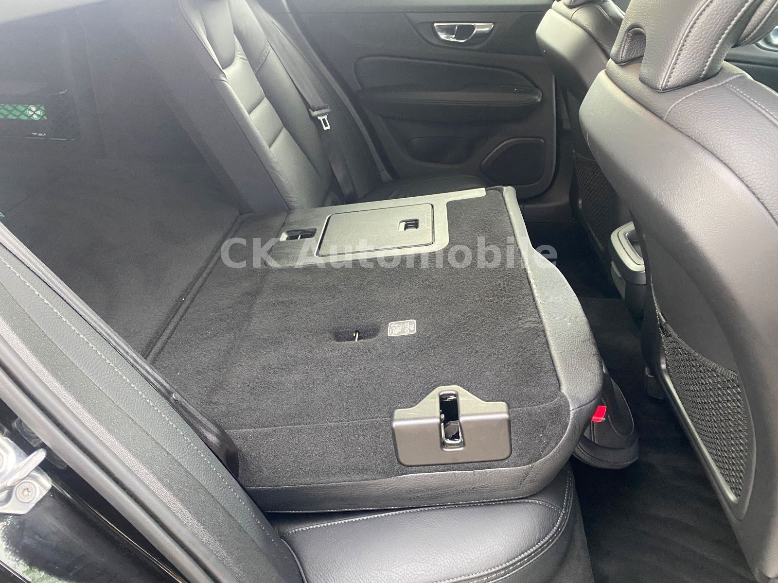 Fahrzeugabbildung Volvo V60 D4 CrossCountry Pro AWD/Navi/BLIS/Kamera/LED