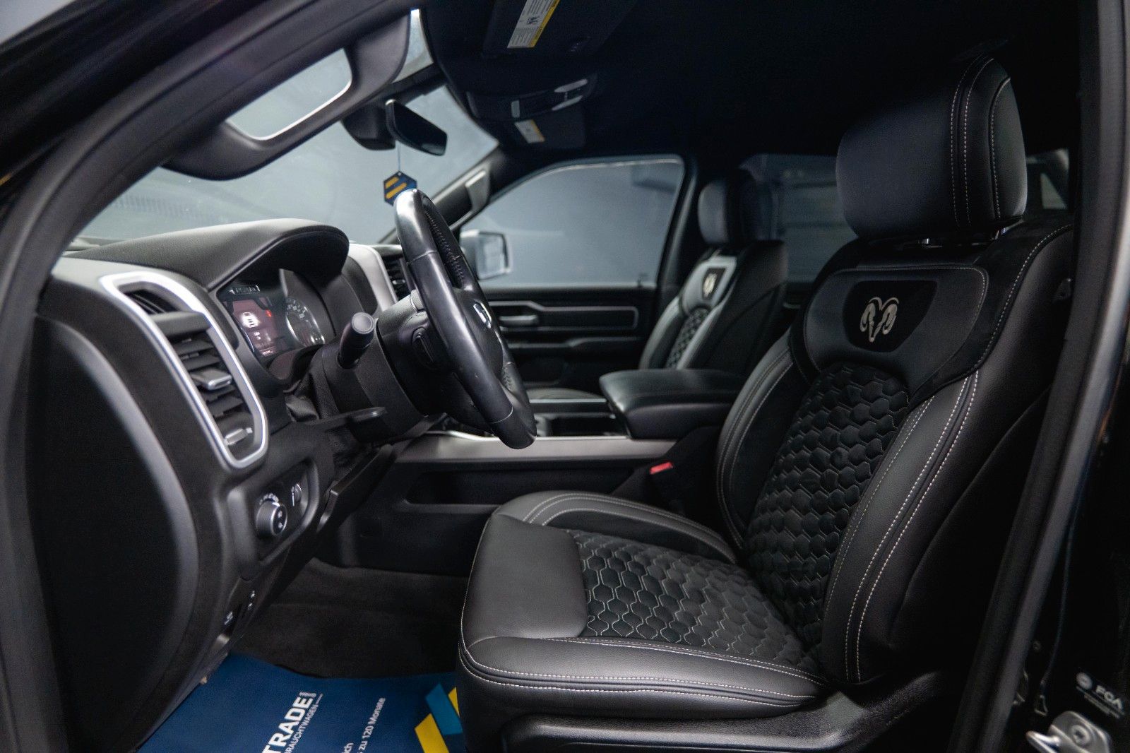 Fahrzeugabbildung Dodge RAM 5.7 V8 HEMI 4x4 LIMITED NightOffroad LONGBED