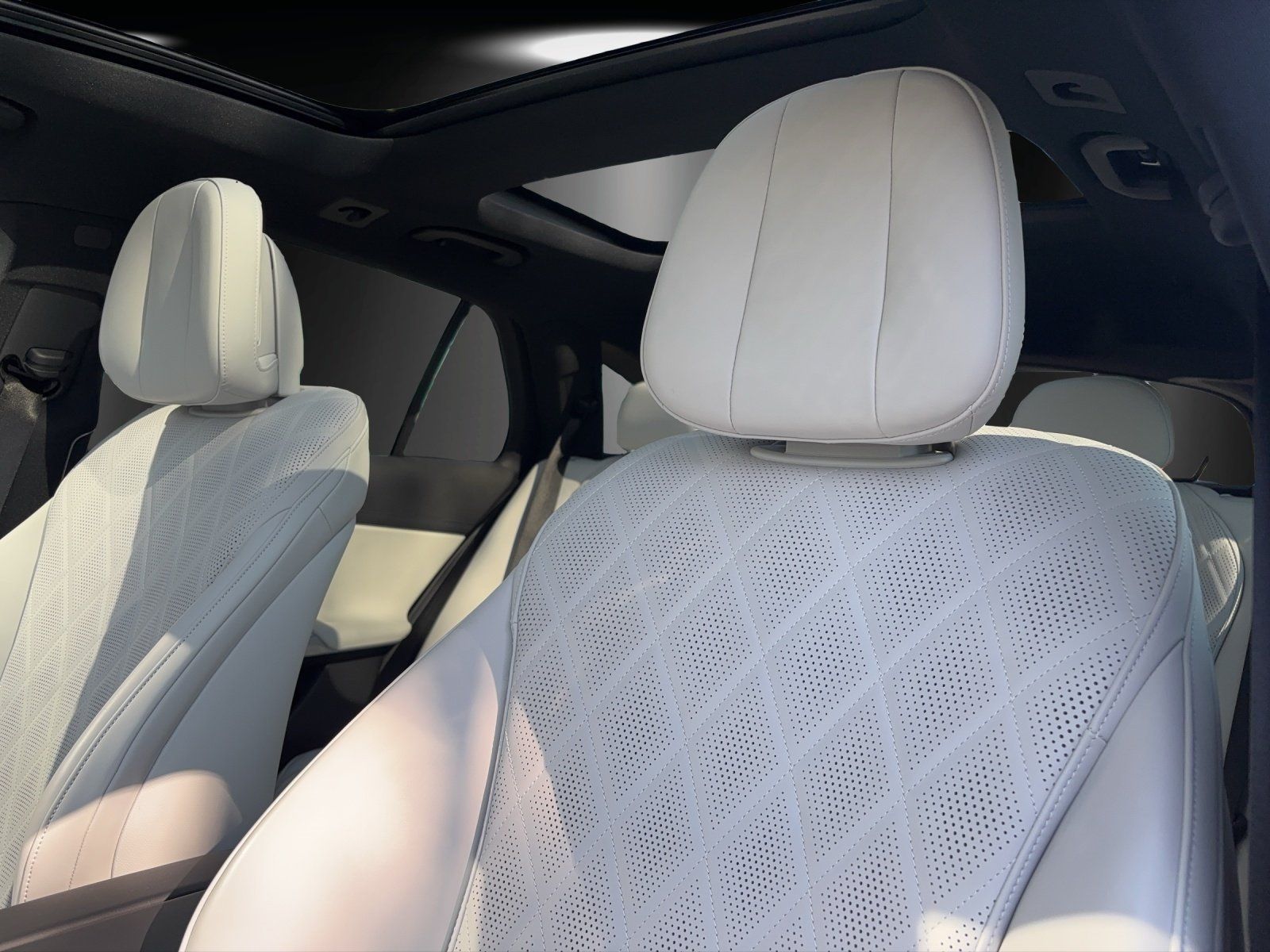 Fahrzeugabbildung Mercedes-Benz E220d T AMG Prem+ AIRMATIC Masage HYPER FahrAssi