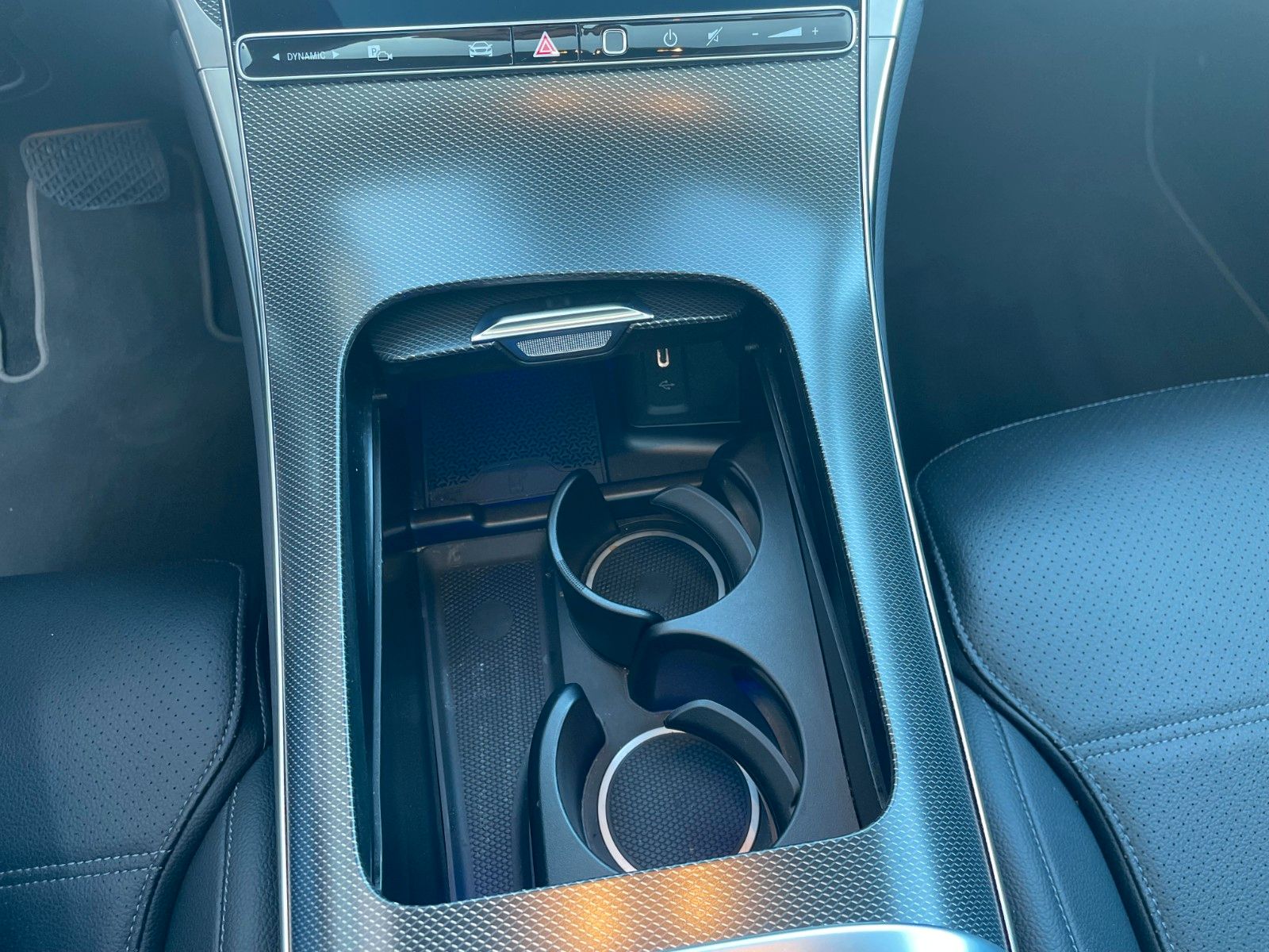 Fahrzeugabbildung Mercedes-Benz GLC 200 4M AVANTGARDE Pano+Burm+360°+Distr+Ambie