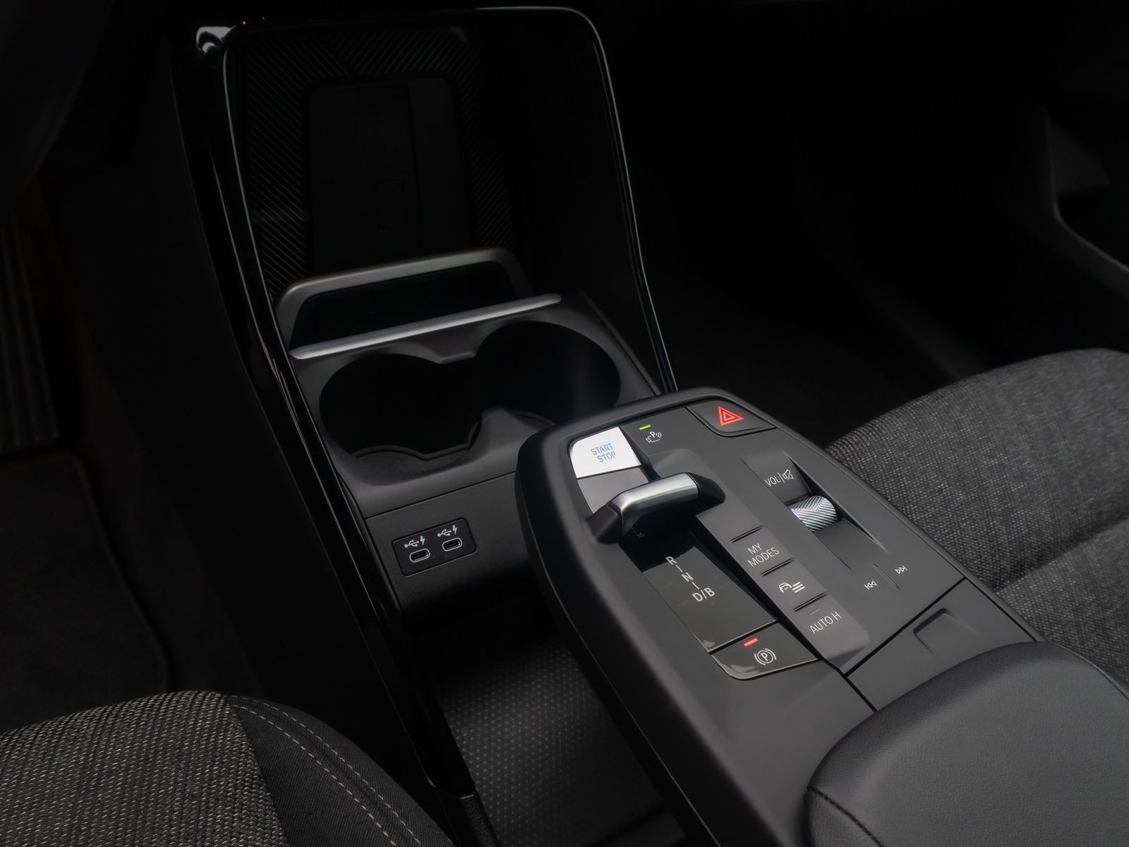 Fahrzeugabbildung BMW iX1 xD30 HUD DAB Komfort FernlichtAs Geschwindig