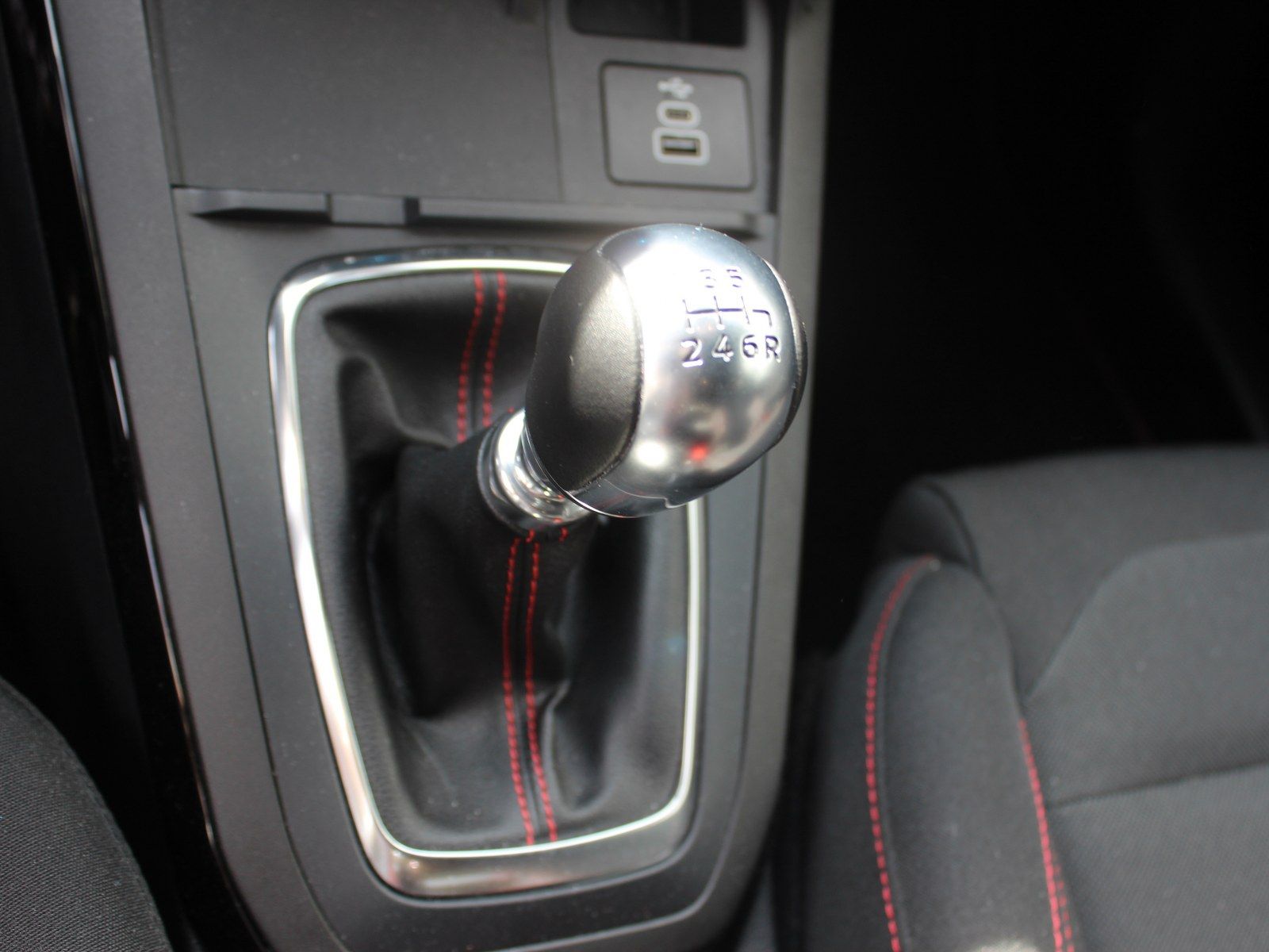Fahrzeugabbildung Ford Puma ST-Line 1,0 EcoBoost Mild Hybrid