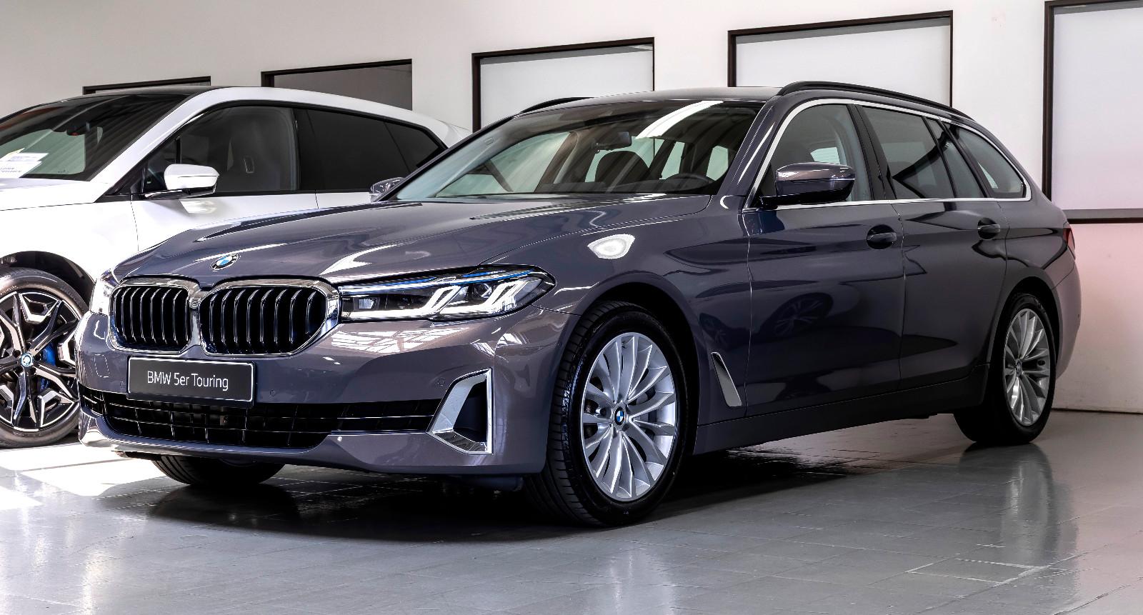 BMW 530xiT LUXURY AUT LASER LCP HUD TEMP SHZ KEY KAM