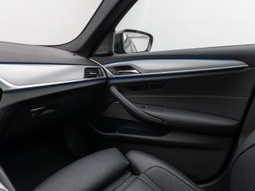 Fahrzeugabbildung BMW 530e Panorama Kamera Laser HUD DAB H/K ACC AHK