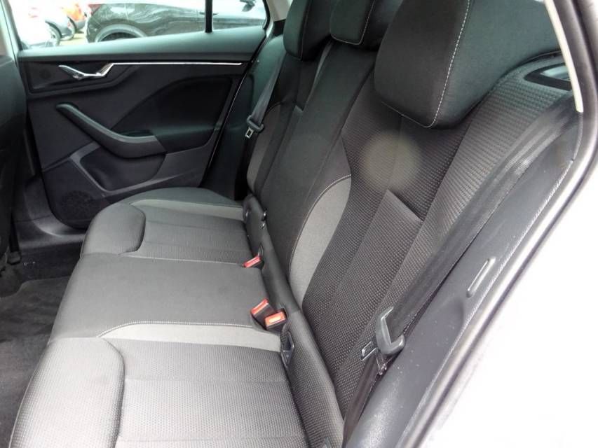 Fahrzeugabbildung SKODA Kamiq 1.0 TSI Tour Navi
