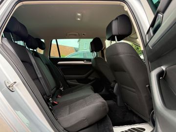 Volkswagen Passat Variant - 11