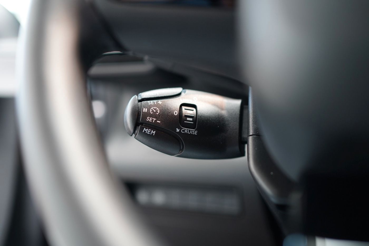 Fahrzeugabbildung Citroën Berlingo M PureTech 130 EAT8 Shine Automatik DAB