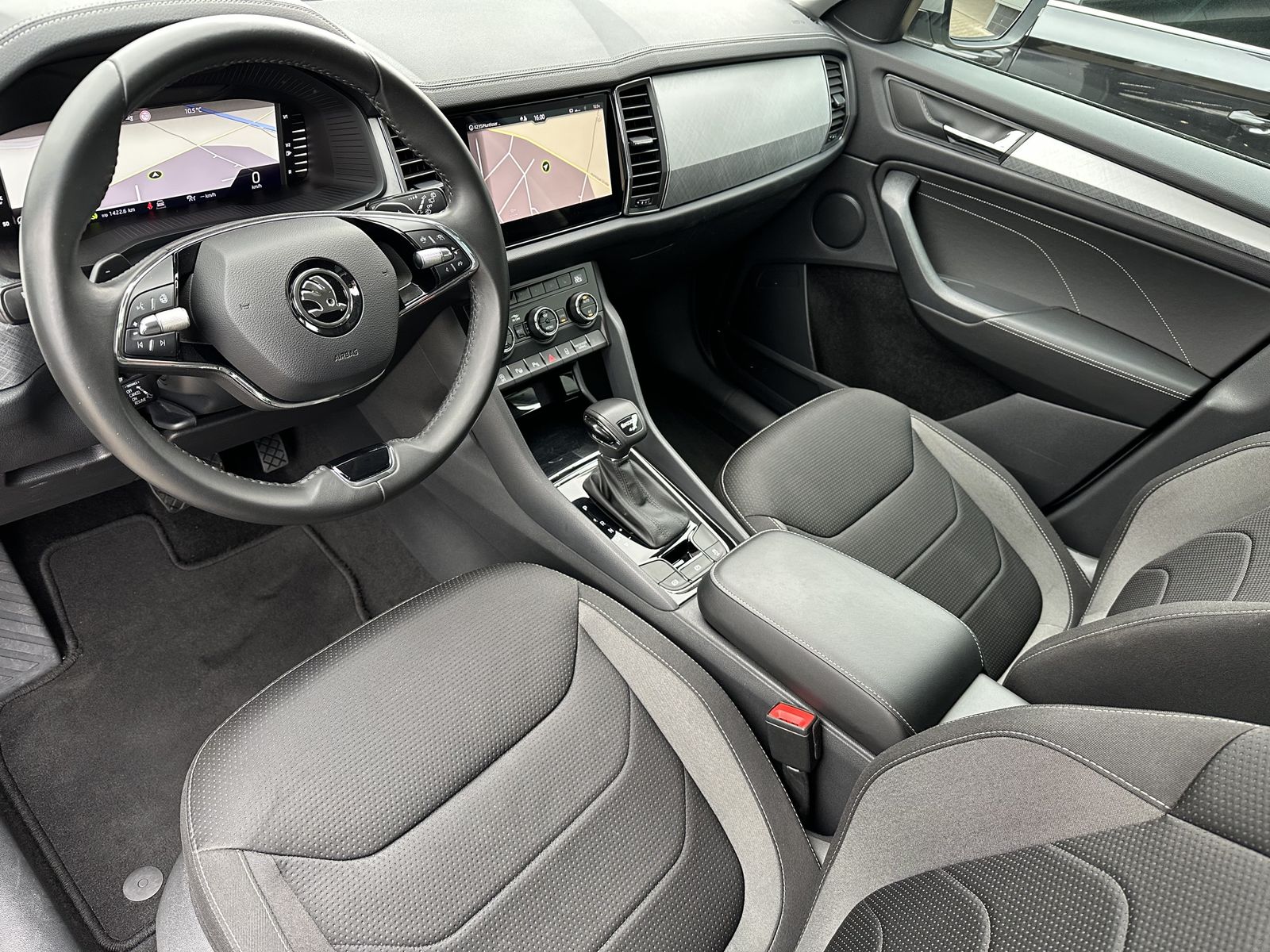 Fahrzeugabbildung SKODA Kodiaq 2.0 TDI DSG Tour 4x4 NAV+LED+AHK+19ZO+1HD
