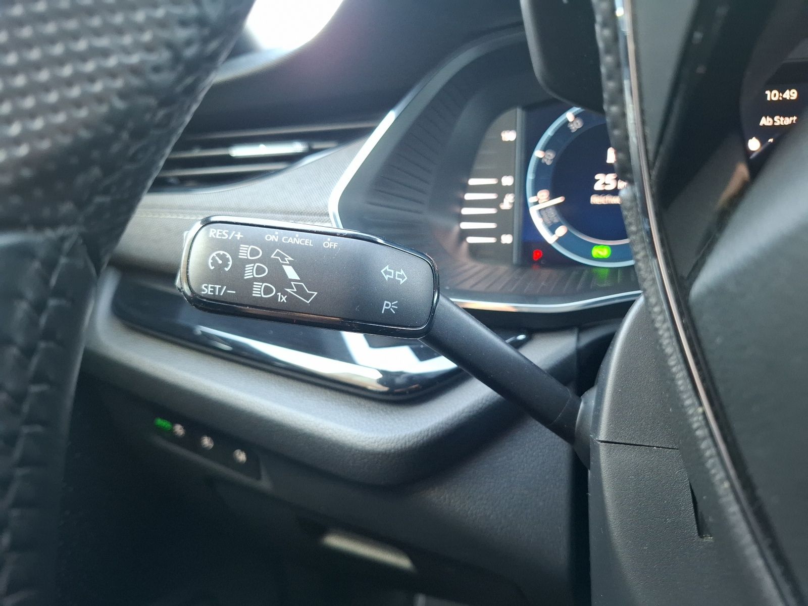 Fahrzeugabbildung SKODA Octavia Combi TDI Sportline DSG LED Navi VC PDC