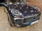 Porsche Cayenne S - mit Benzin-Antrieb: Schiebedach, mit Klimaanlage