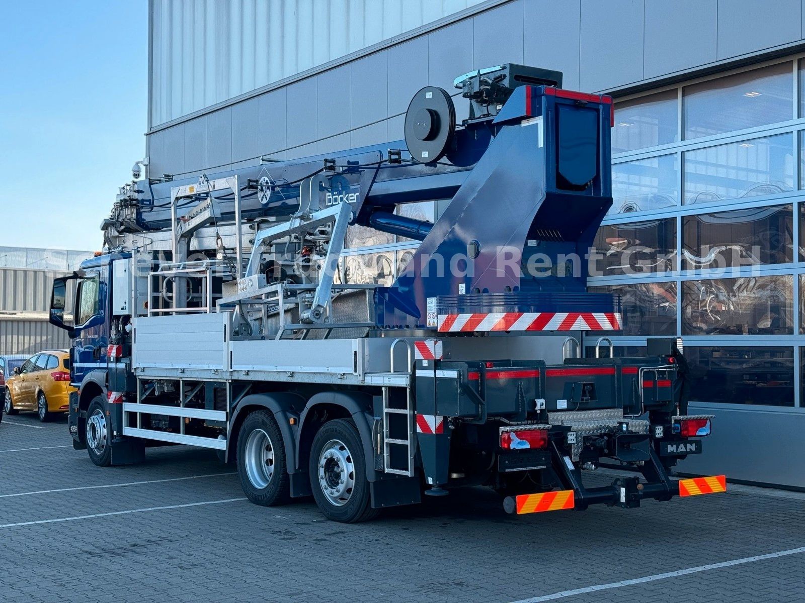 Fahrzeugabbildung MAN TGM 26.320 BL 6x2 BÖCKER AK 46/6000 + JIB Kran