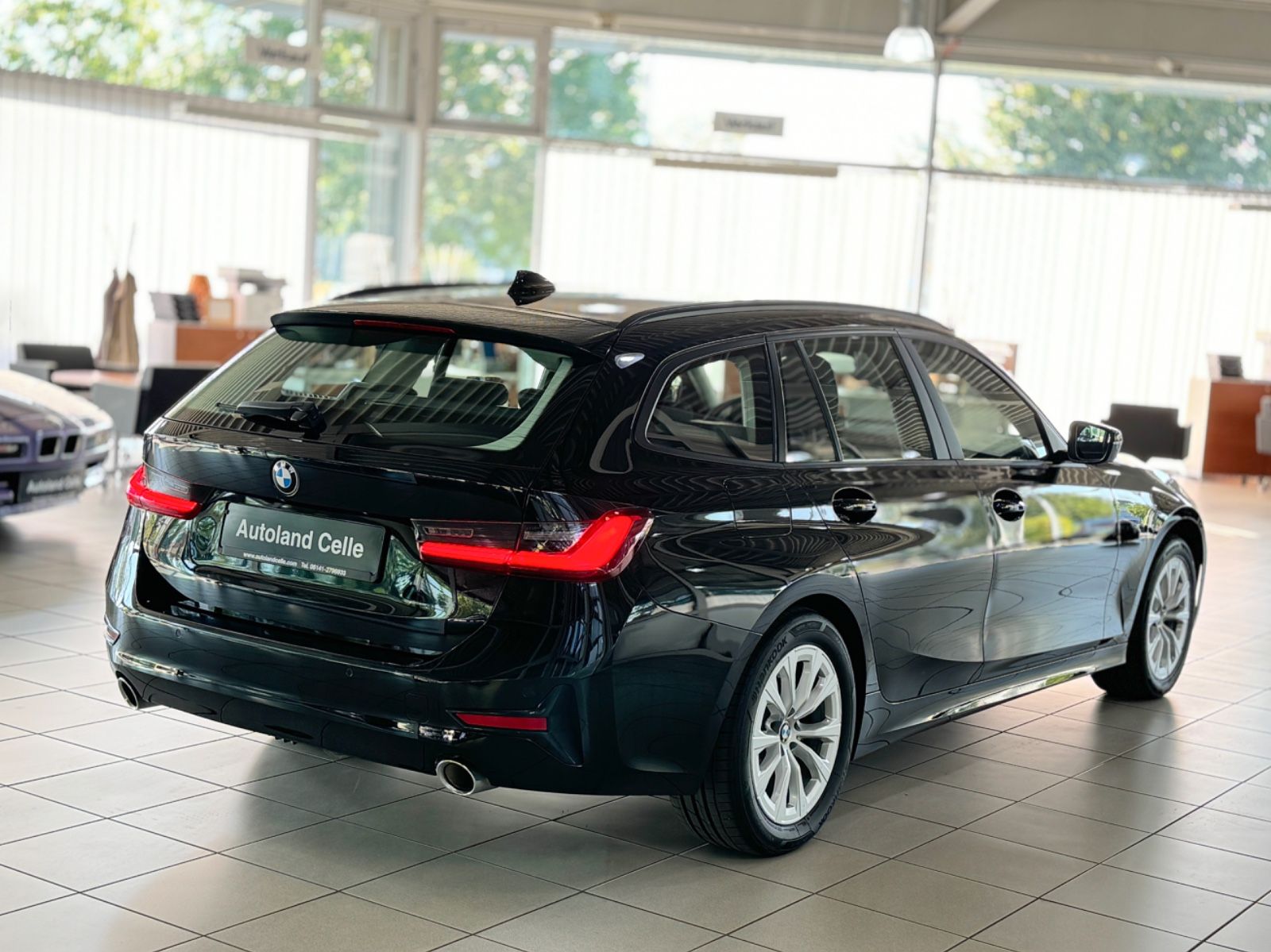 Fahrzeugabbildung BMW 320e Laser DAB Komfort HUD AHK Alarm Sport Leder