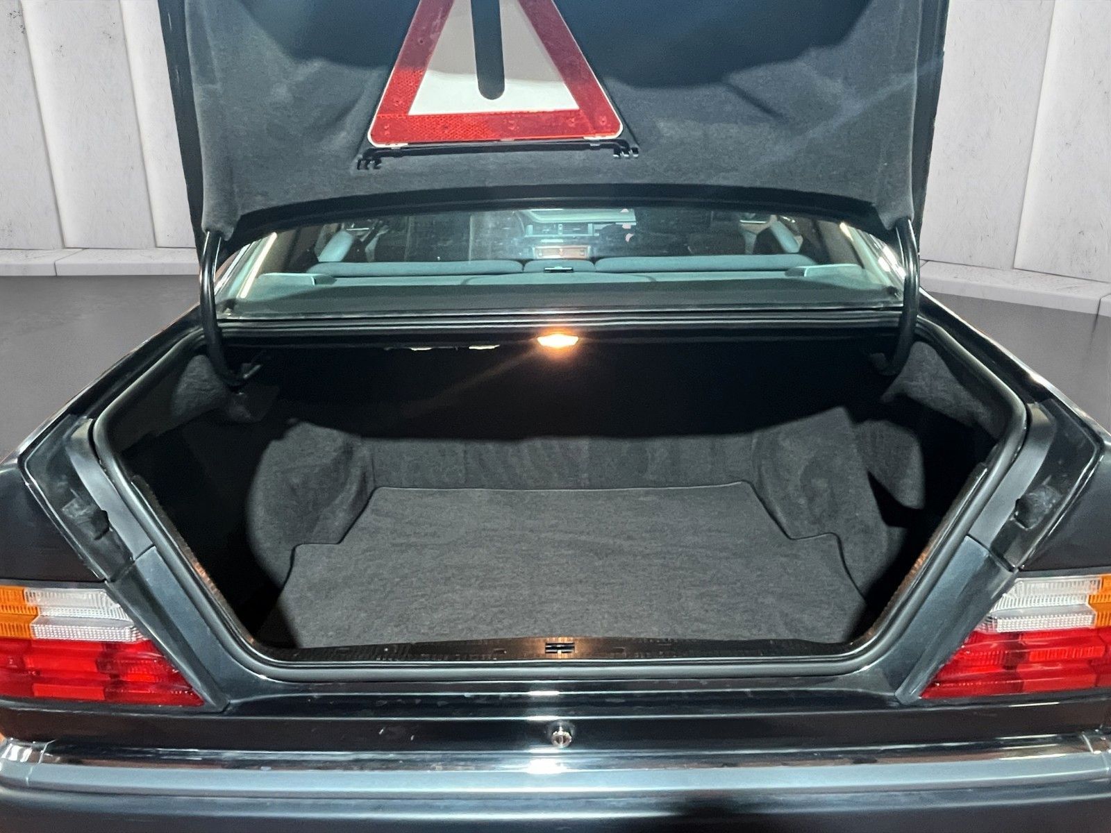 Fahrzeugabbildung Mercedes-Benz 230 CE*W124C*1 Hand*128tkm* Guter Zustand*