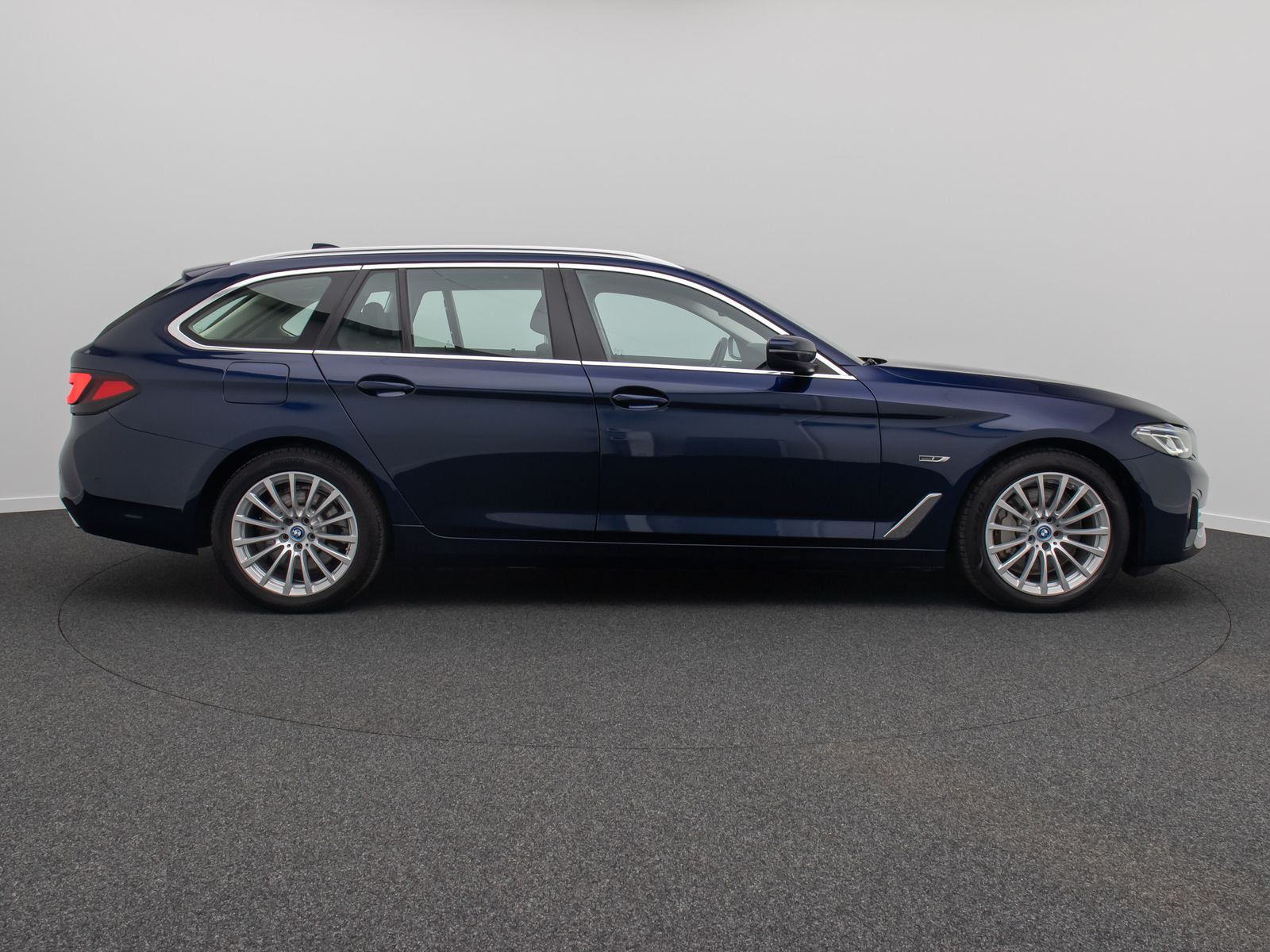 Fahrzeugabbildung BMW 530e Kamer Laser HUD DAB H/K Komfort Alarm Sport