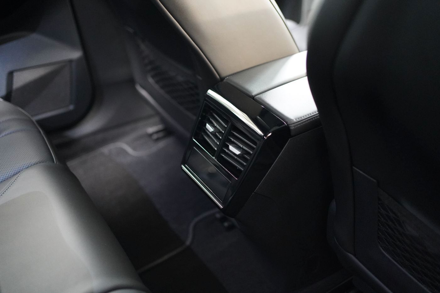 Fahrzeugabbildung DS Automobiles DS7 BlueHDi 130 EAT8 Opera Anhängerkupplung Foca