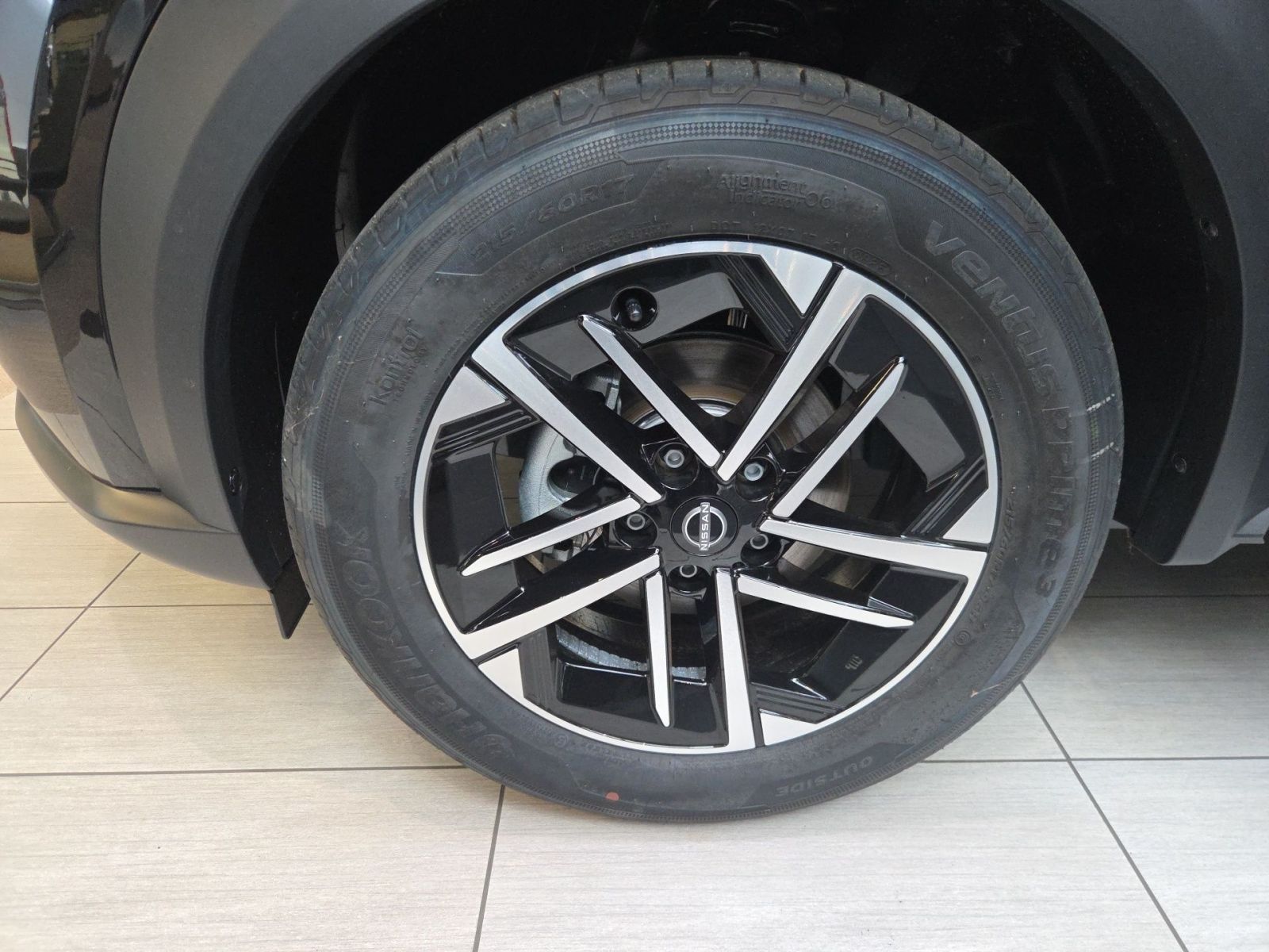 Fahrzeugabbildung Nissan Juke 1.0 DIG-T N-Connecta 114 PS Handschalter *S