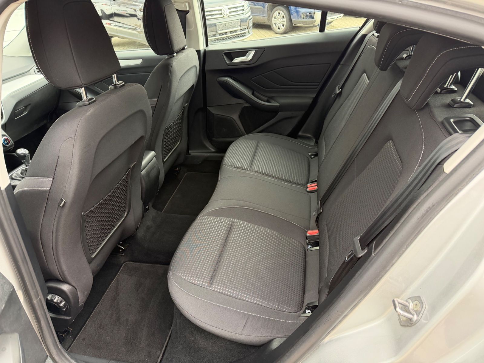 Fahrzeugabbildung Ford Focus Lim. Cool & Connect°Kamera°Navi°LED°1.Hand