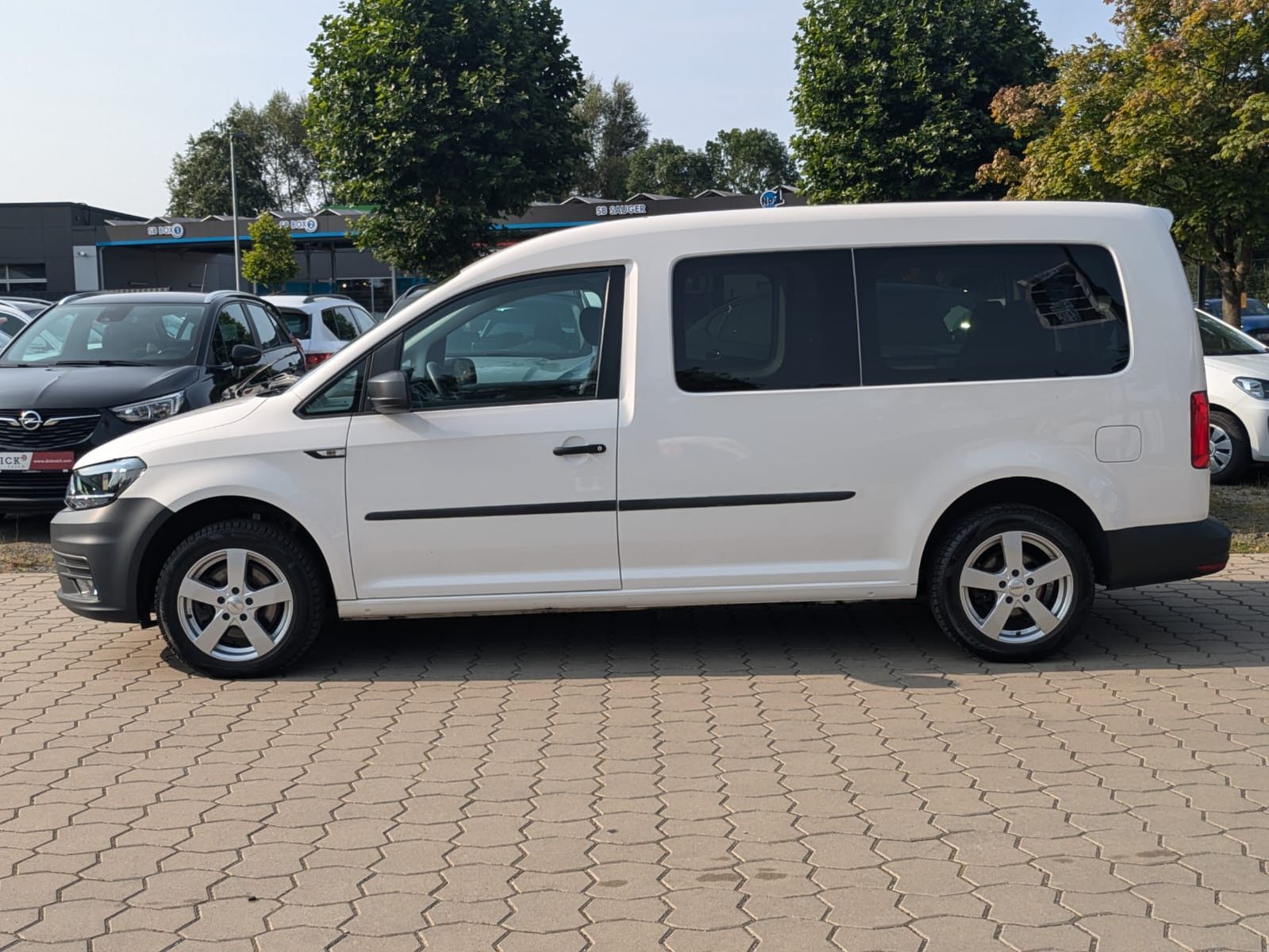 Fahrzeugabbildung Volkswagen Caddy Maxi 2.0 TDI DSG 7-Sit./KLIMA/NAVI/TEMP