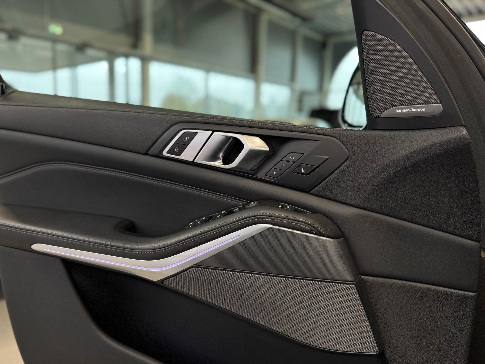 Fahrzeugabbildung BMW X5 xDrive 30d M-Sport "Driving As. Professional"